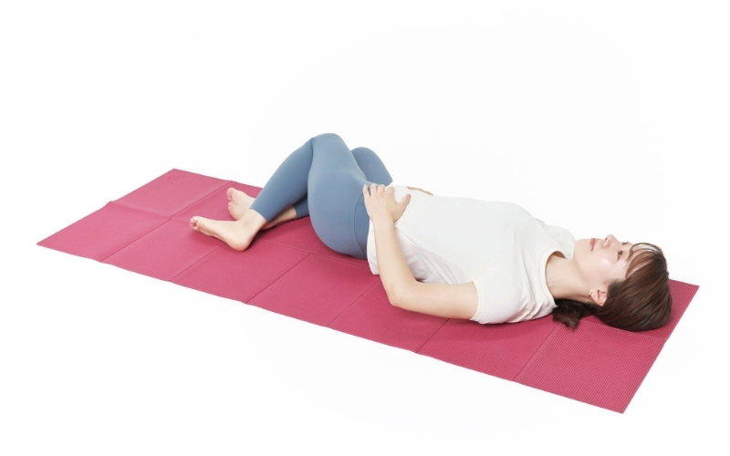 仰向け・ひざ倒し：便秘解消お腹のストレッチ②