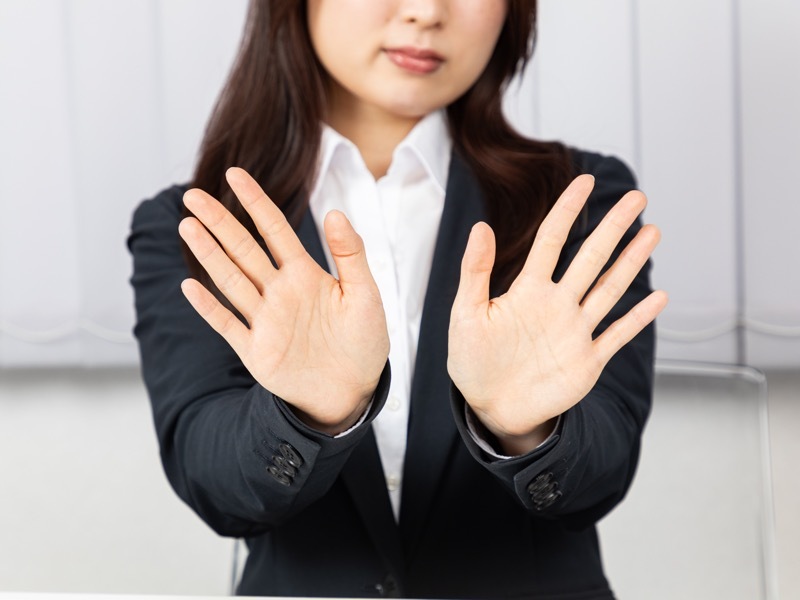 断る 手元