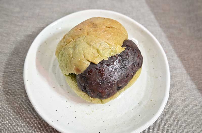 ブーランジェリー シュシュ(千葉県野田市)の「有機小豆のよもぎあんぱん」