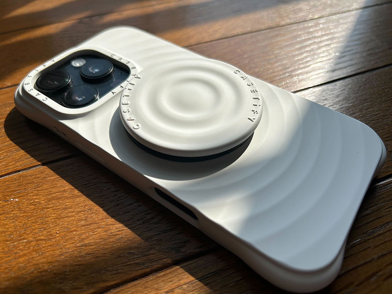 白いスマホケース