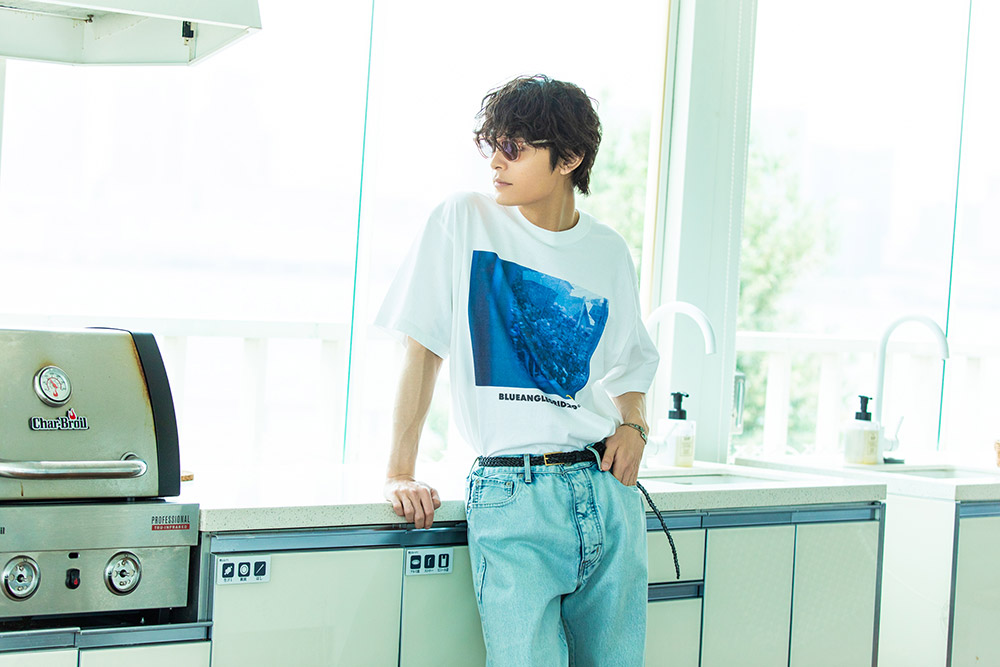 Tシャツの塩野瑛久さん