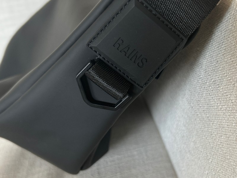 RAINSのバッグ