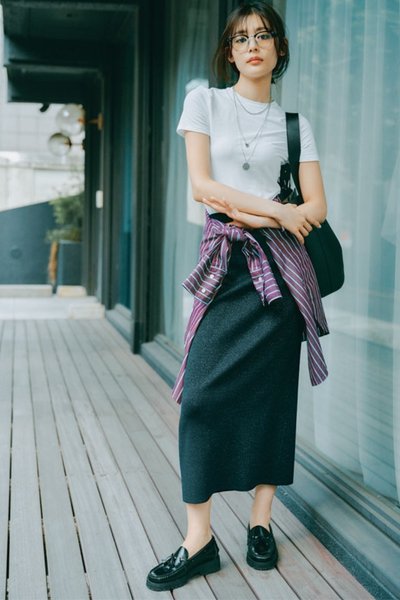 【9/6のコーデ】白Tが軸のシンプルカジュアル。トレンドのラメタイトで盛り上げて！