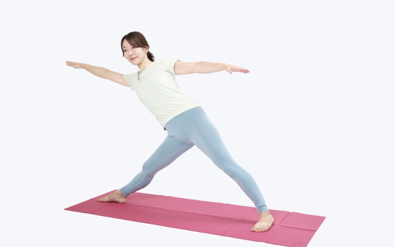 ウッティタ・トリコーナ・アーサナ②