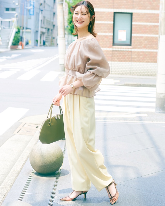 骨格ウェーブ　シフォンブラウス×タックパンツ