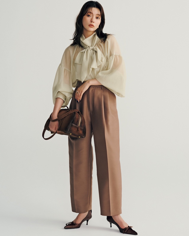 骨格ウェーブ　ボウタイブラウス×センタープレスパンツ