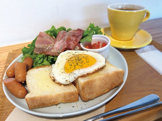 カフェの朝食