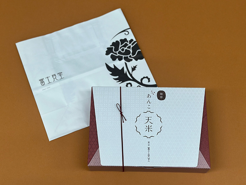箱と紙袋