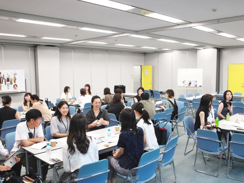 人がたくさんいる様子