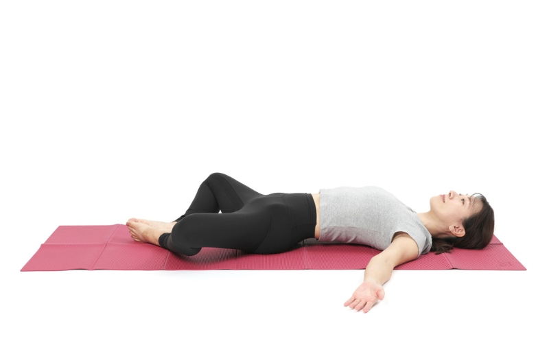 寝ながら：股関節まわりのストレッチ②