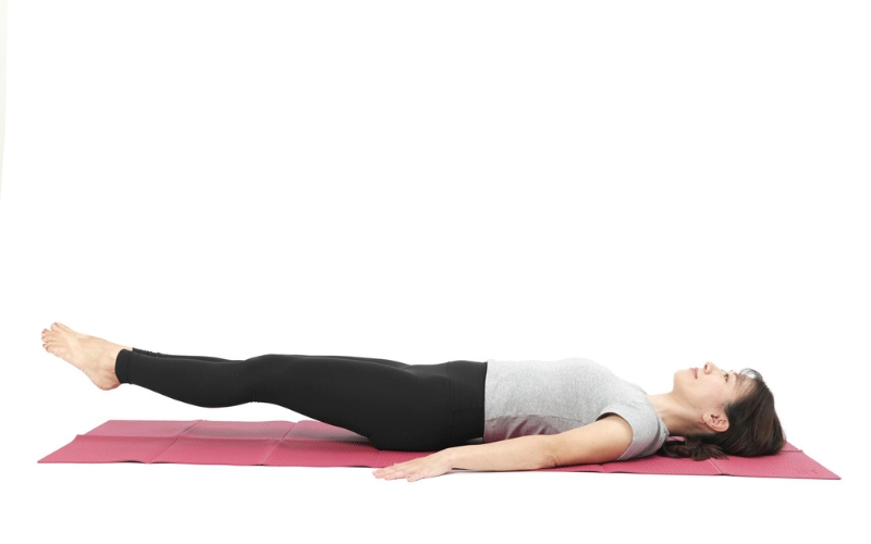 下腹の筋トレ：仰向けでひざ寄せ③