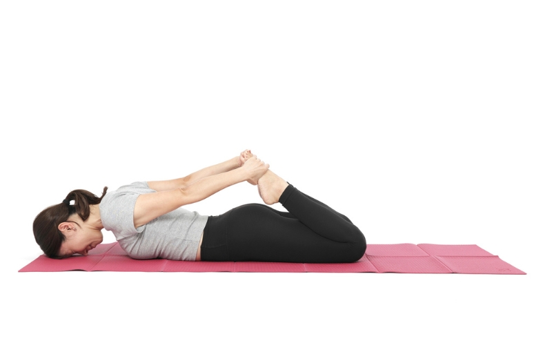 ヨガ：弓のポーズ①