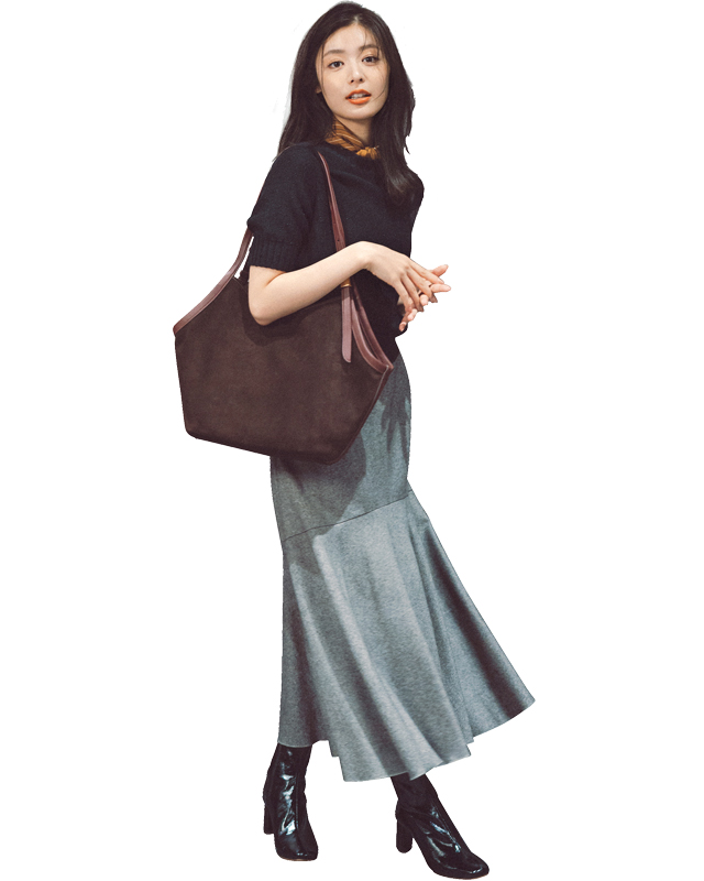 黒ニット×グレーマーメイドスカート