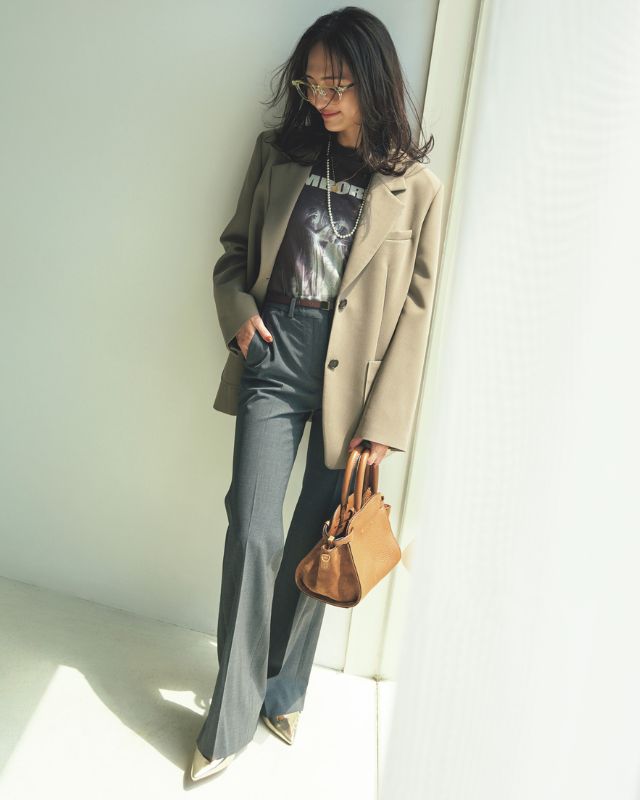 ジャケット×プリントTシャツ×セミフレアパンツ