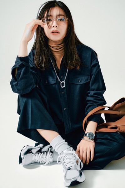 ネイビーシャツ×ネイビーパンツ×ニット