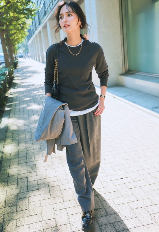 山賀琴子　通勤コーデ