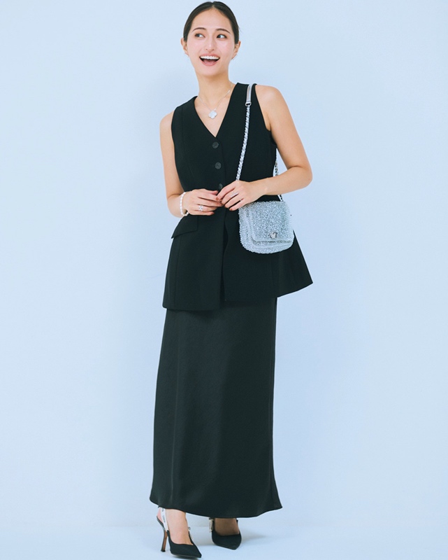 〝DIOR〟のピンヒールシューズ　山賀琴子