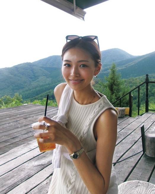 米倉さん　旅行　カメラ