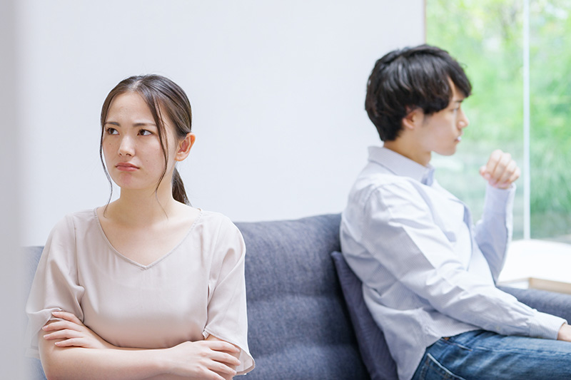 喧嘩をするカップル・夫婦