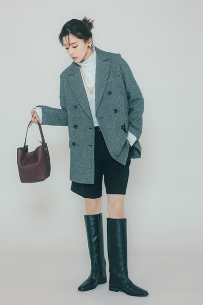 【11/2のコーデ】ジャケット×ハーフパンツでクールかつ大胆なオフの日コーデを満喫！