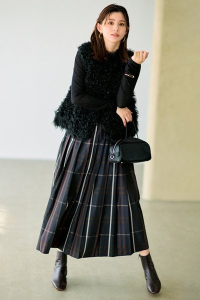 【11/13のコーデ】トレンドのチェック柄スカートを大人っぽく着こなすコツは？