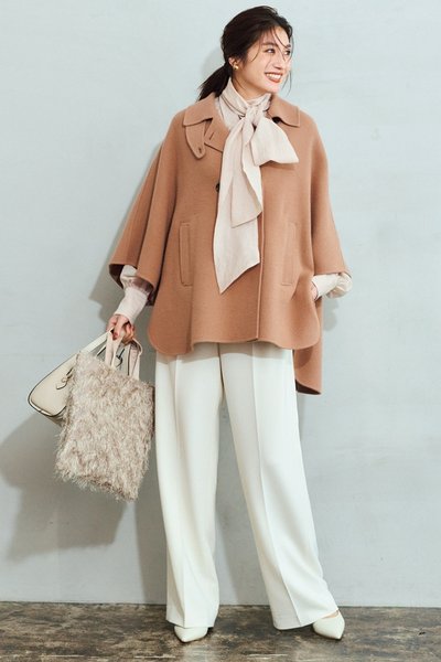 【11/19のコーデ】やわらかなベージュは白を効かせて洗練ムードに！