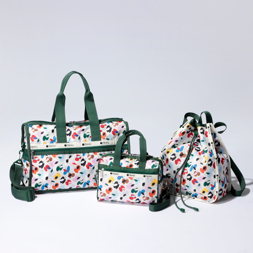 Deluxe MED Weekende￥26,950、Everyday SM Satchel￥22,000、Cinch Backpack￥25,300