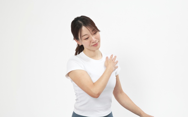 顔を傾ける：首のストレッチ②