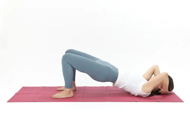 ヒップリフトの注意点:肩が上がっている