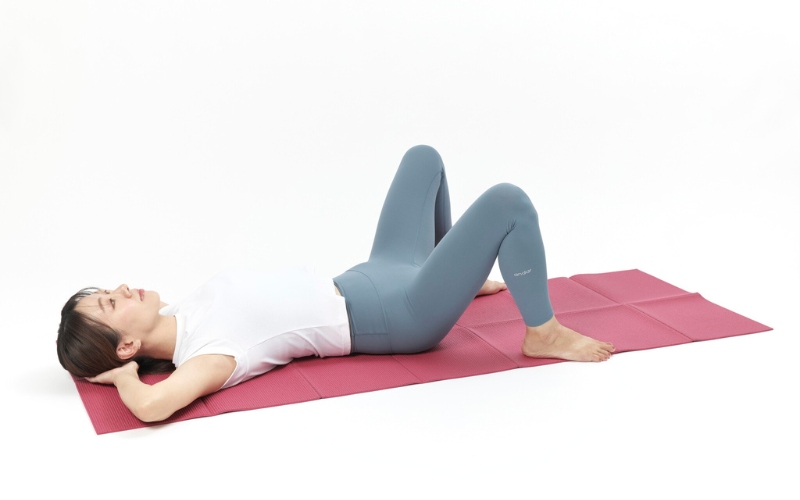 開脚のヒップリフト①