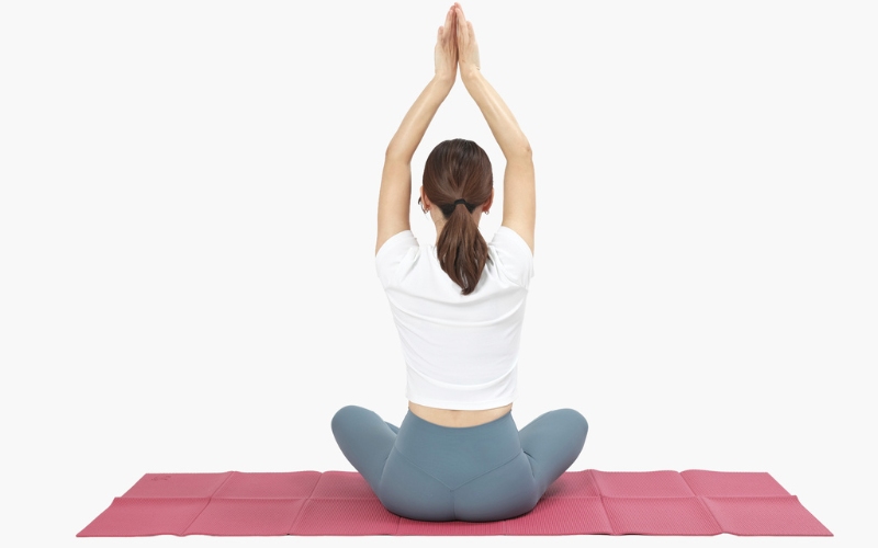 座りながら：背中痩せエクササイズ①