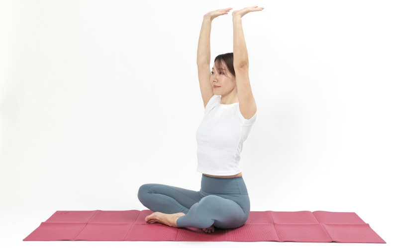 座りながら：二の腕瘦せエクササイズ①