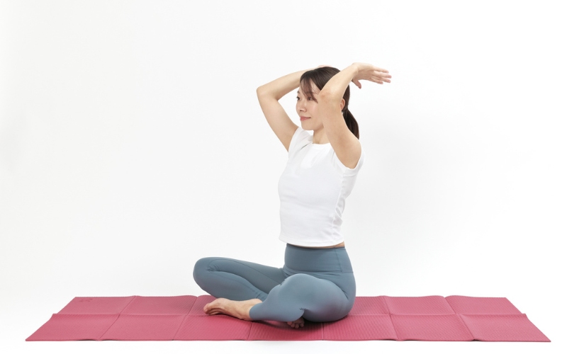 座りながら：二の腕瘦せエクササイズ②