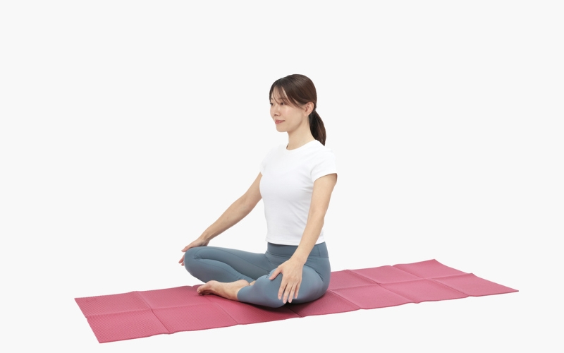 座りながら：胸を開くストレス解消ストレッチ①