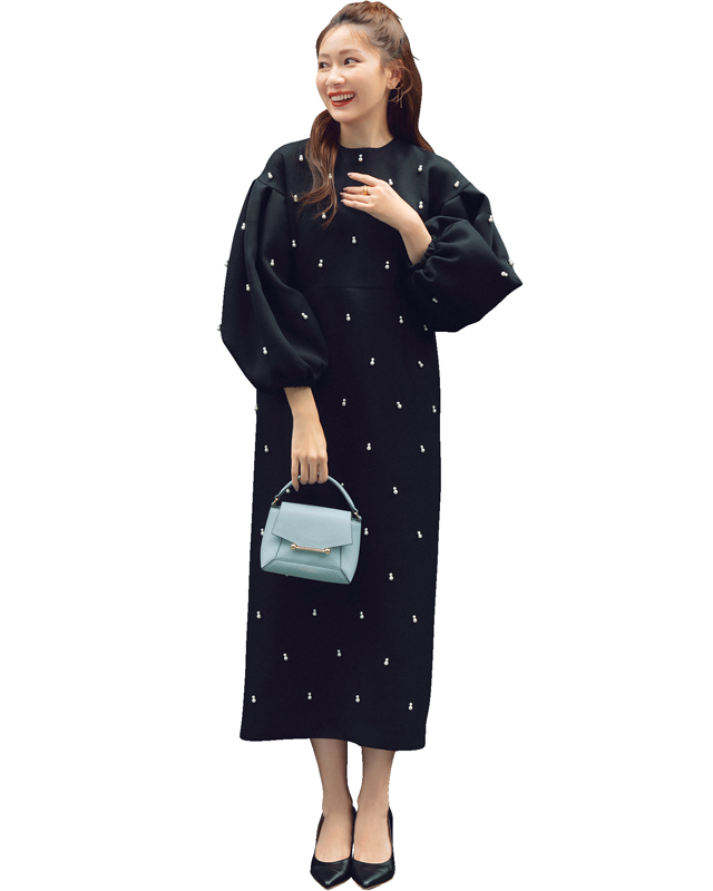 パールビーズ付き黒ワンピ