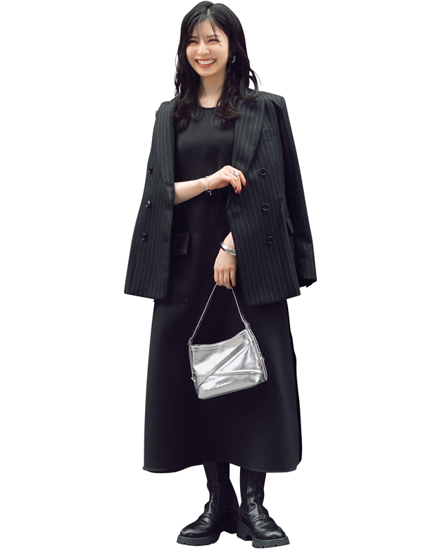 ジャケット×黒ワンピ