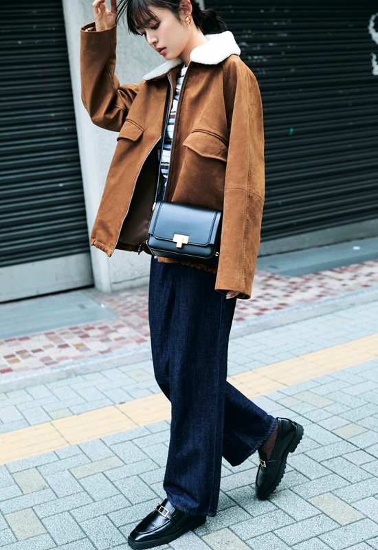 スエード風ブルゾン×ボーダーT×デニムパンツ×ローファー