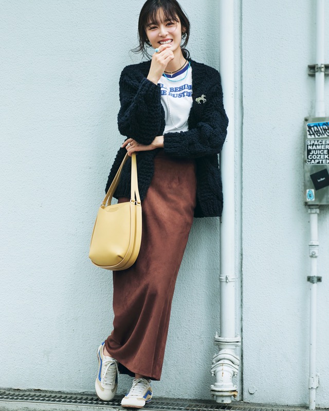 カーディガン×タイトスカート×