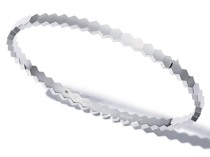 バングル［ビー ドゥ ショーメ／WG］￥927,300（ショーメ）