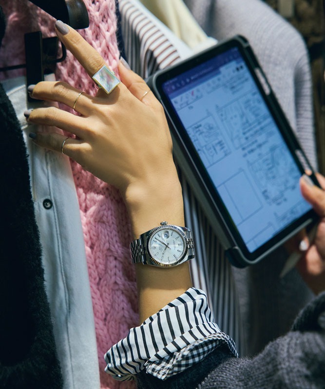 時計&リングの手元