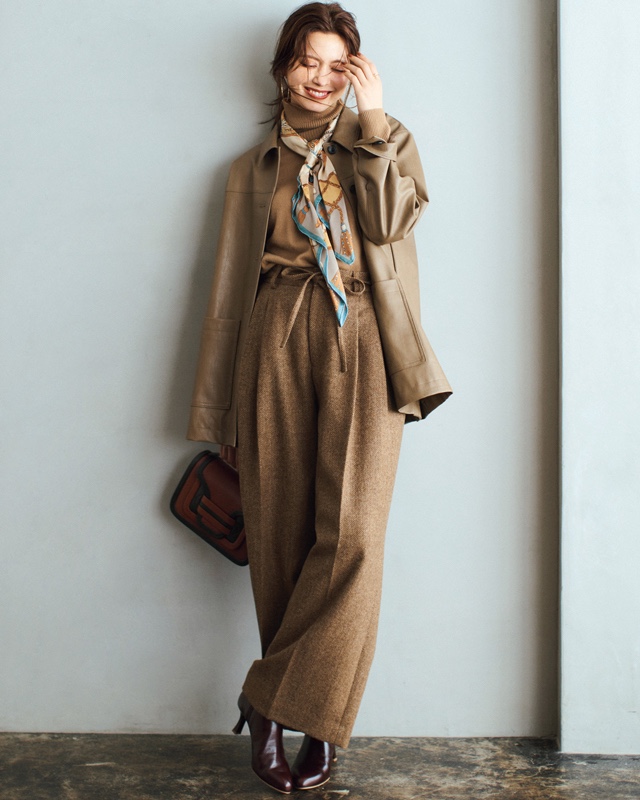 レザー調ジャケット×ウールパンツ