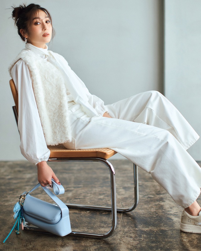 フェイクファージレ×白デニム