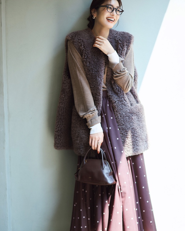 フェイクファージレ×ドット柄スカート