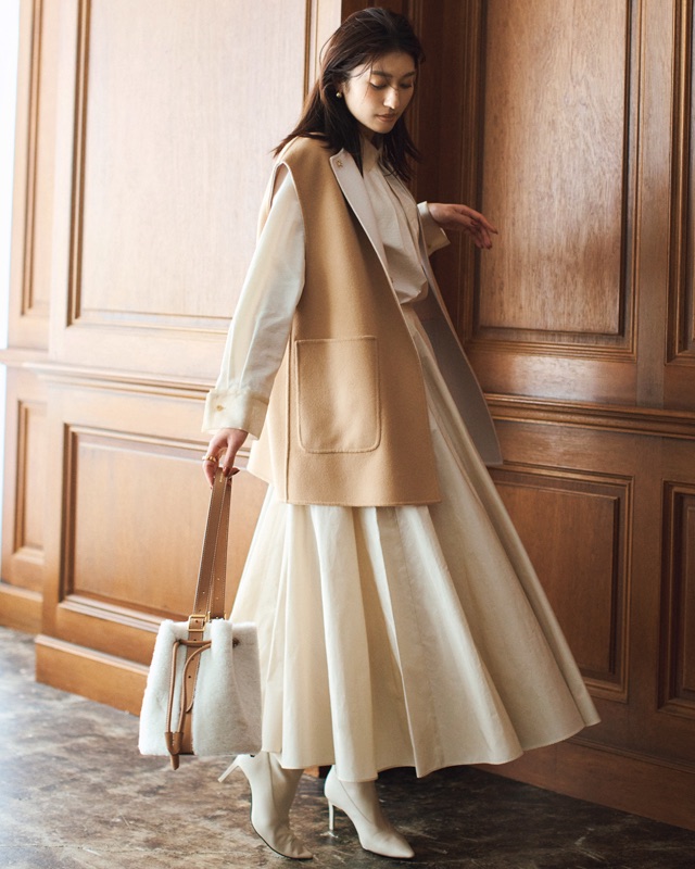 ベージュジレ×フレアスカート