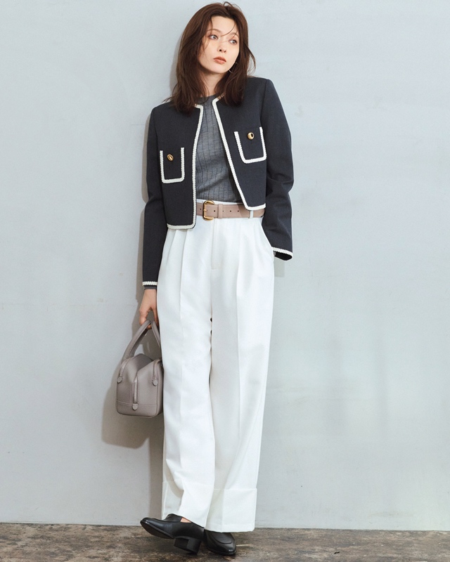 ショート丈ジャケット×白ワイドパンツ