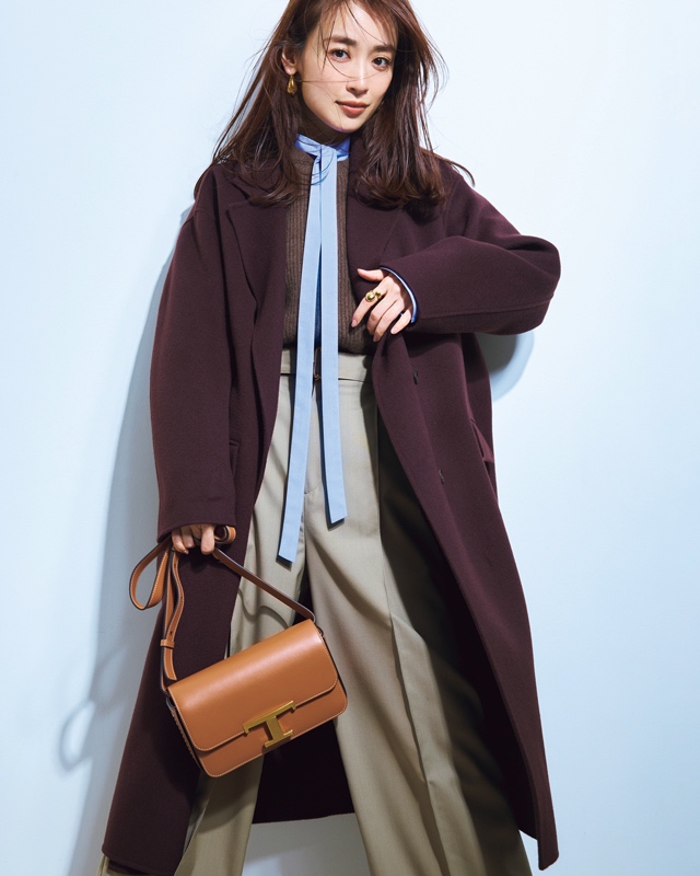 ウールコート×タイ付きシャツ×ニット×パンツ