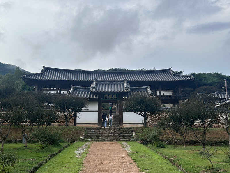 丙山書院の入り口の写真