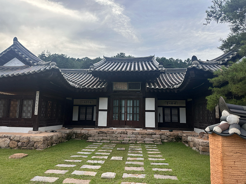 韓屋の外観写真