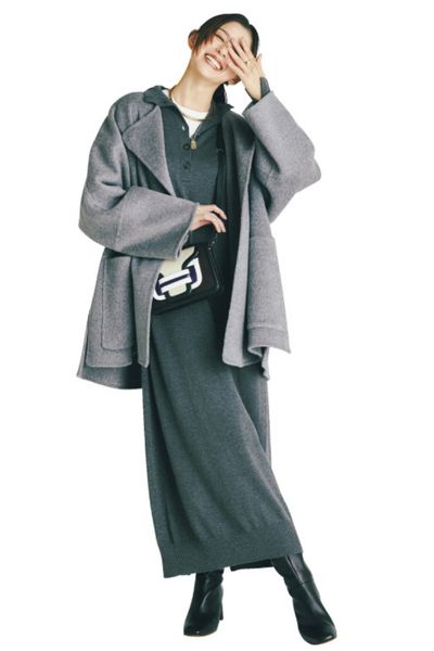 【12/12のコーデ】コンフォートなワンピスタイルも、グレー×黒ならラフに傾きすぎない