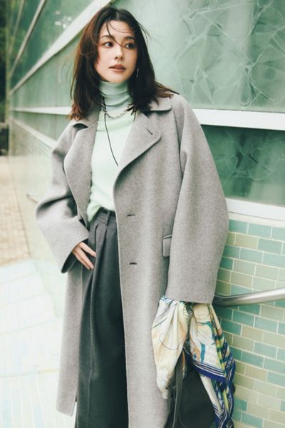 【12/15のコーデ】グレーにきれい色を合わせて「映え」と「こなれ」をおしゃれに両立♡